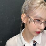 Sakura Miyawaki Instagram - geek chic👓🩶