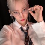 Sakura Miyawaki Instagram - geek chic👓🩶