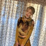 Sakura Miyawaki Instagram - 💛🖤
