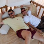 Salih Bademci Instagram - "Samırtaym Artizlikler" peşindeydim ve onu ikna ettim. Ya da o beni. Hatırlamıyorum.😁😁 @cagrisensoy ha! bi de tabi @busearsslan vee @emelelifbuber 😊😊😊 Titanic Luxury Collection Bodrum