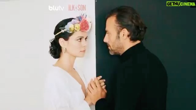 Salih Bademci Instagram - Sanırım kayıt altına geçen ilk karelerdi. -Ha iyi oldu mu? Bence baya iyi oldu. -Teşekkür etmiş miydim? @ozpirincci ☺️☺️☺️🙏🙏🙏🖤🤍🖤🤍#ilkveson Istanbul, Turkey