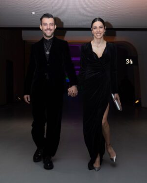 Salih Bademci Instagram - Bu güzel fotoğraflara ve fotoğraflardaki bu güzel şeylere... Sanatlarınızı taşımak ayrı ayrı bir zevkti. 🙏
#moty @gqturkiye 

Fotoğraf @kayrasercan (2. Ve sonrası)
Takım @prada 
Kolye @sevanbicakcijewellery 
Saat ve Bileklik @cartier 
Saç @mustafa_akguul
Makyaj @burkhu