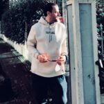 Salih Bademci Instagram - Eskiden beri hep işi gücü bırakıp gündüz vakti boş boş mahallede geleni geçeni kesen bıçkınlardan olmak istemişimdir. Bu fotoğrafa kısmetmiş.🤷‍♂️😄 Istanbul, Turkey