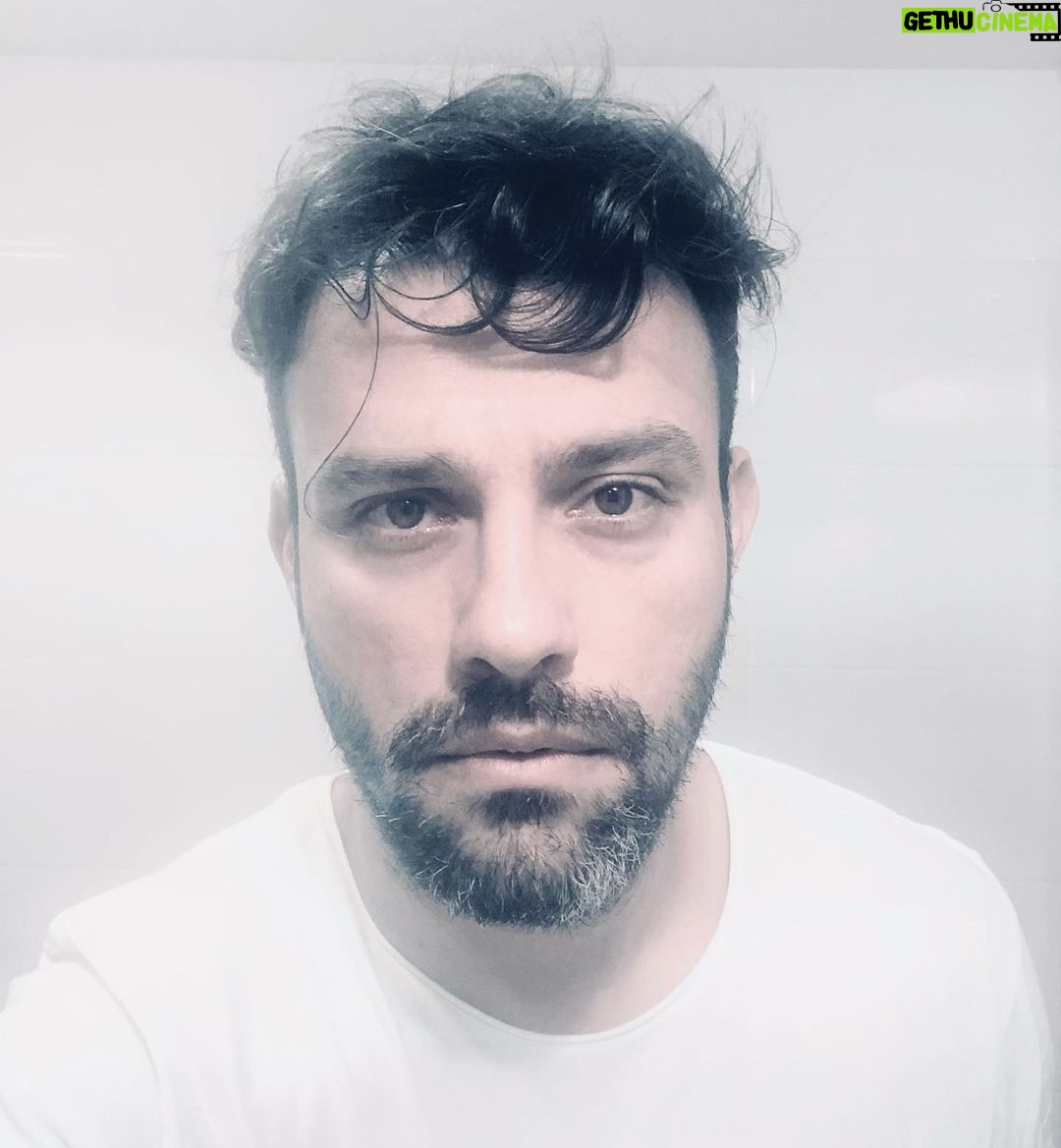 Salih Bademci Instagram - Kimi #dramatik soğukluklar. Istanbul, Turkey