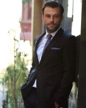 Salih Bademci Instagram - Tanıştırayım... Bu Mehmet.
#KIRMIZIODA Bu Akşam Saat 20:00'de @tv8 'de 📷:@aydancinar👏👏
(Let me introduce... This is Mehmet)