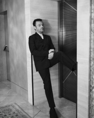 Salih Bademci Instagram - Kelebek etkisi.

Fotoğraflar: @jiyankizilboga
Styling: @inankirdemir 
Saç: @mustafa_akguul
Makyaj: @ugurkiral
Mekan: @rafflesistanbul
Takım: @dior
Aksesuarlar: @bulgari 
Yürekten teşekkür ederim.
#altınkelebek