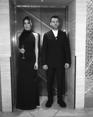 Salih Bademci Instagram - Kelebek etkisi.

Fotoğraflar: @jiyankizilboga
Styling: @inankirdemir 
Saç: @mustafa_akguul
Makyaj: @ugurkiral
Mekan: @rafflesistanbul
Takım: @dior
Aksesuarlar: @bulgari 
Yürekten teşekkür ederim.
#altınkelebek