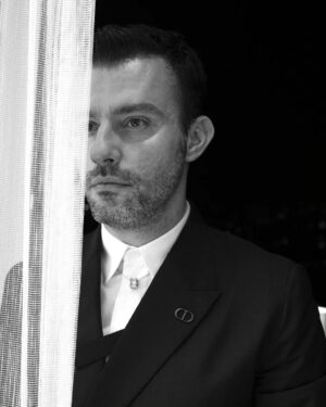 Salih Bademci Instagram - Kelebek etkisi.

Fotoğraflar: @jiyankizilboga
Styling: @inankirdemir 
Saç: @mustafa_akguul
Makyaj: @ugurkiral
Mekan: @rafflesistanbul
Takım: @dior
Aksesuarlar: @bulgari 
Yürekten teşekkür ederim.
#altınkelebek