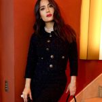 Salma Hayek Pinault Instagram - Paris Fashion Week always gives you the opportunity to play different characters in real life. 🎭 La Semana de la Moda de París siempre te brinda la oportunidad de interpretar diferentes personajes en la vida real. Hair: @johnnollet Make-up: @anglomamakeup Look: @balenciaga Jewellery: @boucheron