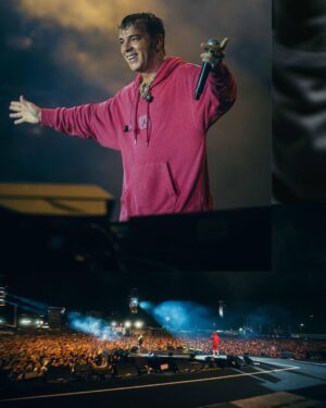Salmo Instagram - INDIMENTICABILE. Ieri al @marrageddonfest è stato incredibile. Grazie @kingmarracash per questo regalo e grazie Milano per la vibe🔥Se state iniziando a fare musica e volete un piccolo consiglio: cercate di essere competitivi in live! La musica dal vivo vi permetterà di sopravvivere a lungo, vi darà più soddisfazioni di qualsiasi altro risultato. Le canzoni che cantate dal vivo devono essere fedeli alla registazione. I concerti sono magia pura, la verità assoluta, l’esame di maturità. Viva la fregna 📸 @giusantonelliph