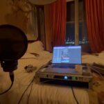 Salmo Instagram – 05/07/23 Genova, Hotel …
01:30 sto scrivendo stupido gioco del rap 2. 
Un amico mi ha prestato scheda audio e microfono. Ho finito da poco il live al Goaboafeatival, sono stanco morto ma non posso farne a meno. Devo registrare. 

Non c’è più tempo, fallo adesso.