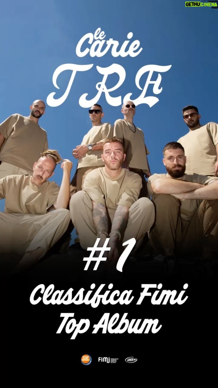 Salmo Instagram - L’album TRE di @le.carie è al primo posto della classifica @fimitalia i tre pezzi sono già disco d’oro. Grazie a tutti 🦷
