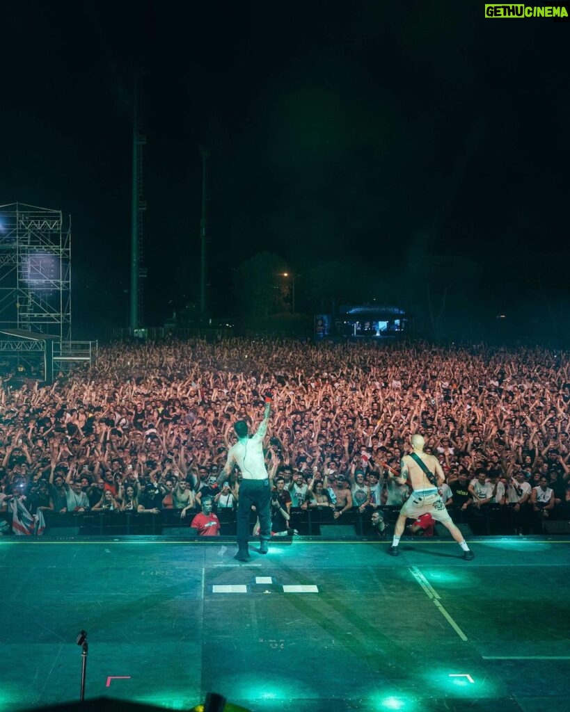 Salmo Instagram - ROMA ❤️ ieri abbiamo fatto saltare 15 mila amici Romani. È stato incredibile! @le.carie @giusantonelliph @simonececchetti_official