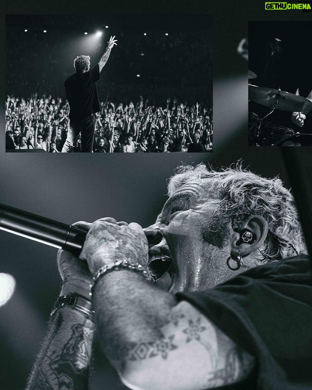 Salmo Instagram - Il tour invernale è finito. Grazie a tutta la famiglia @lebonski360 e @le.carie ❤️🔥 📸 @giusantonelliph