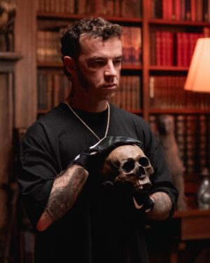 Salmo Instagram - “Scopriamo un fascino nelle cose ripugnanti, ogni giorno d'un passo, nel fetore delle tenebre, scendiamo verso l'inferno, senza orrore.” CVLT