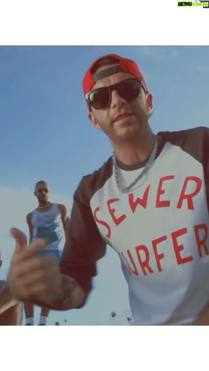 Salmo Instagram - 10 anni fa usciva The Island. In tutto questo tempo sono cambiate tante cose, ognuno ha preso la sua strada ma siamo rimasti legati come fratelli di sangue. Che vi piaccia o meno la machete ha lasciato un segno nel rap italiano. @macheteprod @slait @enigmarcello @hell_raton p.s. questo è il beat più bello che ho fatto in tutta la carriera.