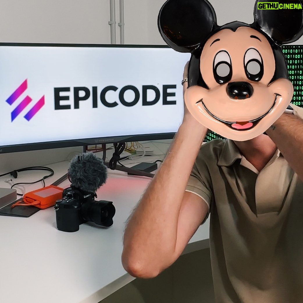 Salvatore Cinquegrana Instagram - più o meno la mia reazione quando non ho superato il test che i ragazzi di @epicode.italia mi hanno sottoposto nel mio nuovo video su youtube… L’ultima foto è per il meme #epicode #codingbootcamp #teachacademy #ad