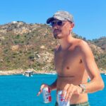 Salvatore Cinquegrana Instagram - ti offro una birra mentre siamo in gommone alle piscine di Molara, che fai? Piscine Naturali Di Molara - Sardegna