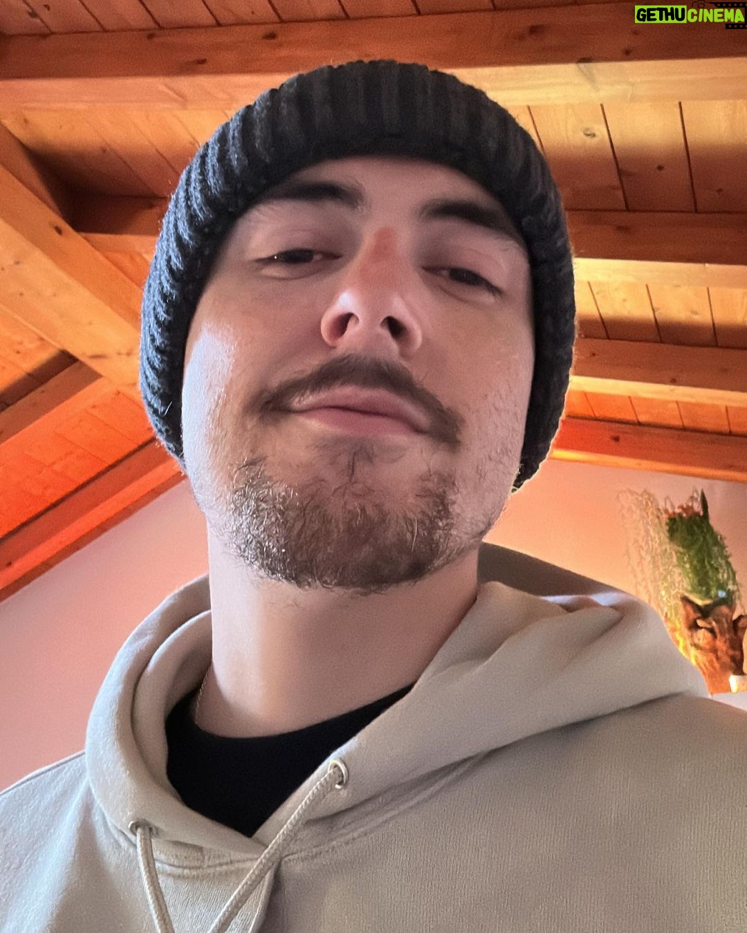 Salvatore Cinquegrana Instagram - È vero, la vita è imprevedibile…però mai quanto i miei photo dump