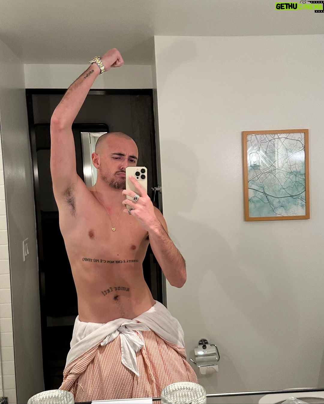Salvatore Cinquegrana Instagram - photodump pre-festivo