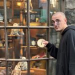 Salvatore Cinquegrana Instagram - Ero sulla weasley mobile con il Ron nazionale quando ci hanno pullappato dei goblin… E niente, ci siamo schiantati Wizarding World of Harry Potter, Universal Studios, Osaka