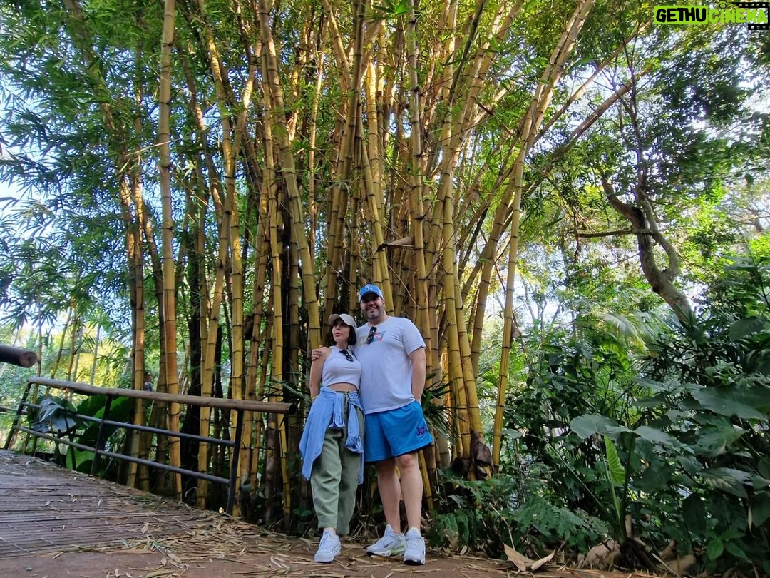 Salvatore Esposito Instagram - Dia 2 : Iguaçu 🇧🇷 Una meraviglia della natura , la potenza delle cascate incontra un parco naturale protetto e con tantissimi animali in via d'estinzione. Senza fiato 🖤 Cataratas De Foz Do Iguaçu
