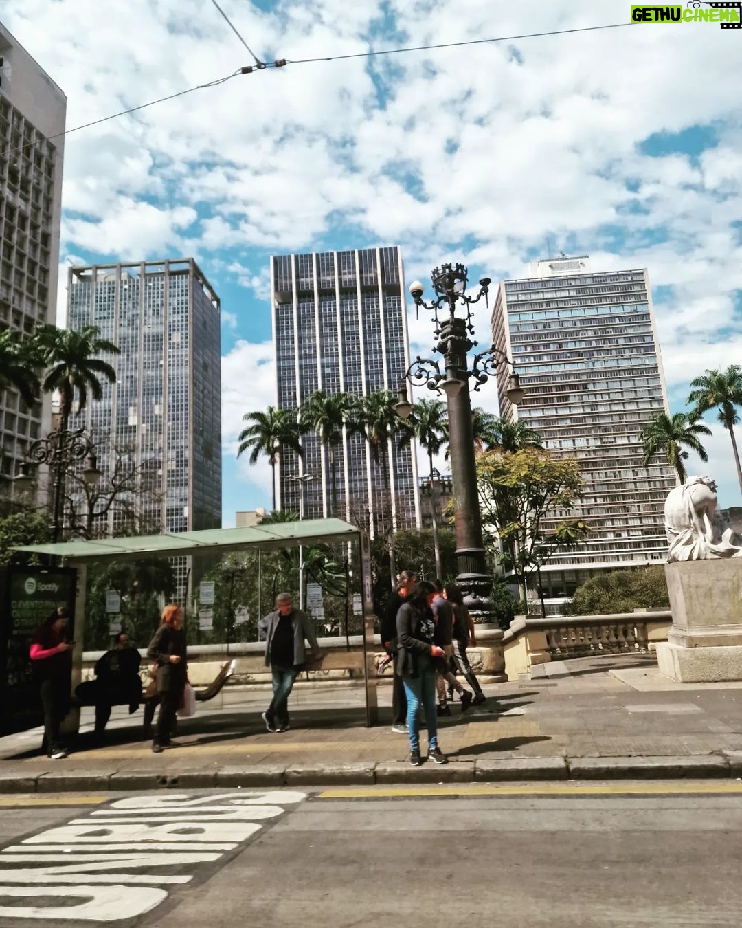 Salvatore Esposito Instagram - Dia 1 : São Paulo 🇧🇷 Una città ricca di storia, una terra viva e piena di energia . San Paolo è una città dai due volti che rappresenta perfettamente il Brasile moderno . Parte questo viaggio alla scoperta di una nazione meravigliosa !!! Scrivetemi consigli ,luoghi da visitare , suggestioni e attività da fare assolutamente 😉 São Paulo, Brazil