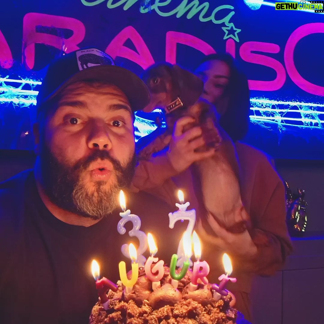 Salvatore Esposito - 27.9K Likes - 37 !!! 🎂😭😎🤣🤪🥳
🇮🇹 Grazie ad ognuno di voi per gli auguri 💙
🇺🇲 Thanks to each of you for the well wishes ❤️
