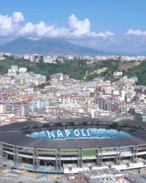 Salvatore Esposito Instagram - FORZA @officialsscnapoli SEMPRE !!! 💙  Ricordate la vostra prima volta allo stadio ? Buon campionato a tutti 💙

Made by @dronaut.video