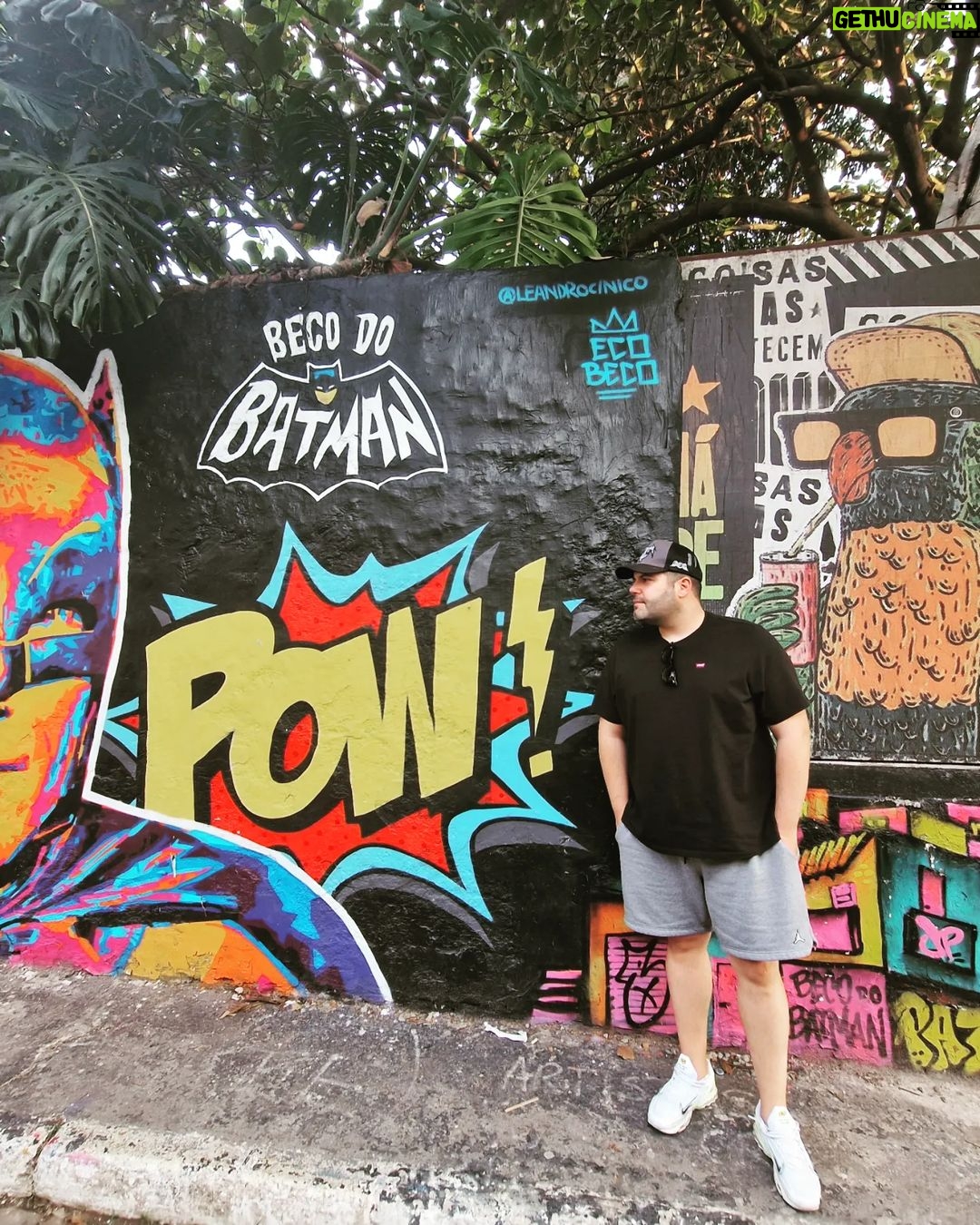 Salvatore Esposito Instagram - Dia 1 : São Paulo 🇧🇷 Una città ricca di storia, una terra viva e piena di energia . San Paolo è una città dai due volti che rappresenta perfettamente il Brasile moderno . Parte questo viaggio alla scoperta di una nazione meravigliosa !!! Scrivetemi consigli ,luoghi da visitare , suggestioni e attività da fare assolutamente 😉 São Paulo, Brazil