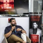 Salvatore Esposito Instagram - #LoSciamano è uscito ormai 2 anni fa in Italia , lo scorso anno in Francia e continuo a ricevere messaggi di persone affascinate dall'universo "Sciamanico" ed altri in trepidante attesa della trasposizione cinematografica . Posso solo dirvi ... presto 🖤 Italy