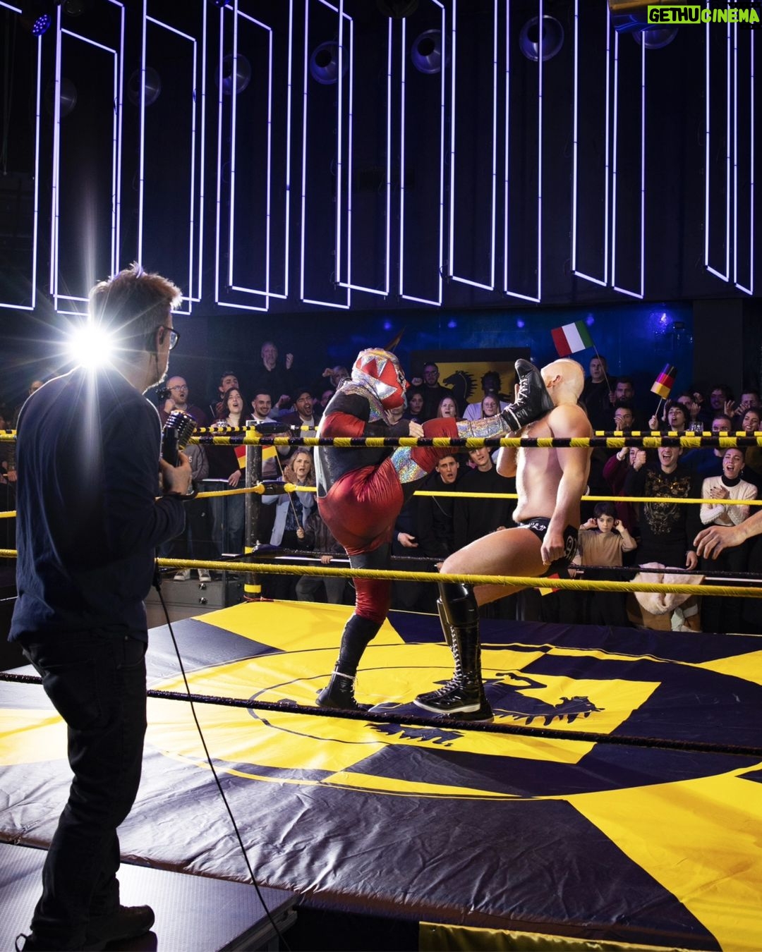 Salvatore Esposito Instagram - #Flatfoot is coming !!! L'ispettore Vincenzo Palmieri , per gestire la sua rabbia , veste i panni di un wrestler realizzando un suo sogno da bambino . Nessuno saprà di questa sua doppia vita , forse ... #Piedone Coming soon on @skyitalia & @nowtvit Stoccarda