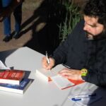 Salvatore Esposito Instagram - Napoli per me è casa !!! Ho avuto l'onore di presentare #LoSciamano ed #EclissiDiSangue nella bellissima cornice del Palazzo Reale grazie a @sperlingkupfer ed al @campanialibrifestival ed è stata una sensazione straordinaria. Nel pomeriggio invece sono stato accolto dagli amici del comune di Castel San Giorgio nella bellissima Villa Calvanese . La nostra terra è ricca di bellezze e di storia da preservare e da mostrare al mondo . Facciamolo 💙