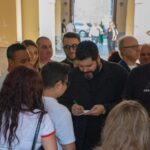 Salvatore Esposito Instagram - Napoli per me è casa !!! Ho avuto l'onore di presentare #LoSciamano ed #EclissiDiSangue nella bellissima cornice del Palazzo Reale grazie a @sperlingkupfer ed al @campanialibrifestival ed è stata una sensazione straordinaria. Nel pomeriggio invece sono stato accolto dagli amici del comune di Castel San Giorgio nella bellissima Villa Calvanese . La nostra terra è ricca di bellezze e di storia da preservare e da mostrare al mondo . Facciamolo 💙