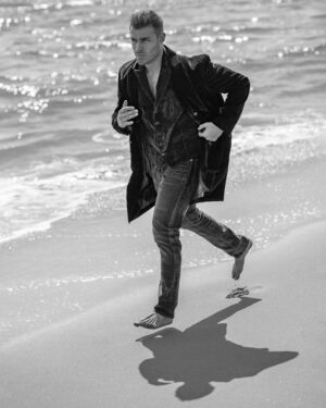 Sam Asghari Instagram - Forward & upward 🏃🏽
Photo: @jackguyphotography 
Styled: @johnvarvatos & @malibukrista