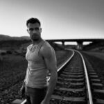 Sam Asghari Instagram - Shooting something cool 🎥📸 #bts photo: @t.w.e.n.t.y.t.h.r.e.e trains coming I got to go 😂