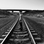 Sam Asghari Instagram - Shooting something cool 🎥📸 #bts photo: @t.w.e.n.t.y.t.h.r.e.e trains coming I got to go 😂