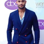 Sam Asghari Instagram - Me & Holly matching outfits on the red carpet at the @hollywoodbeautyawards I love @hwac animal center where humans help animals & animals help people. 📸 @paulistamonalisa_ Styled by: @jamesgatsby & @balmain