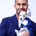 Sam Asghari Instagram - Me & Holly matching outfits on the red carpet at the @hollywoodbeautyawards I love @hwac animal center where humans help animals & animals help people. 📸 @paulistamonalisa_ Styled by: @jamesgatsby & @balmain