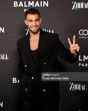 Sam Asghari Instagram - I had the pleasure to be part of @cosf_foundation event to raise awareness for children battling cancer. 
📸 @gettyentertainment 
Styled by: @balmain & @jamesgatsby 
#BALMAIN4COSF
#COSFZODIACBALL #COSF #CURINGCANCER