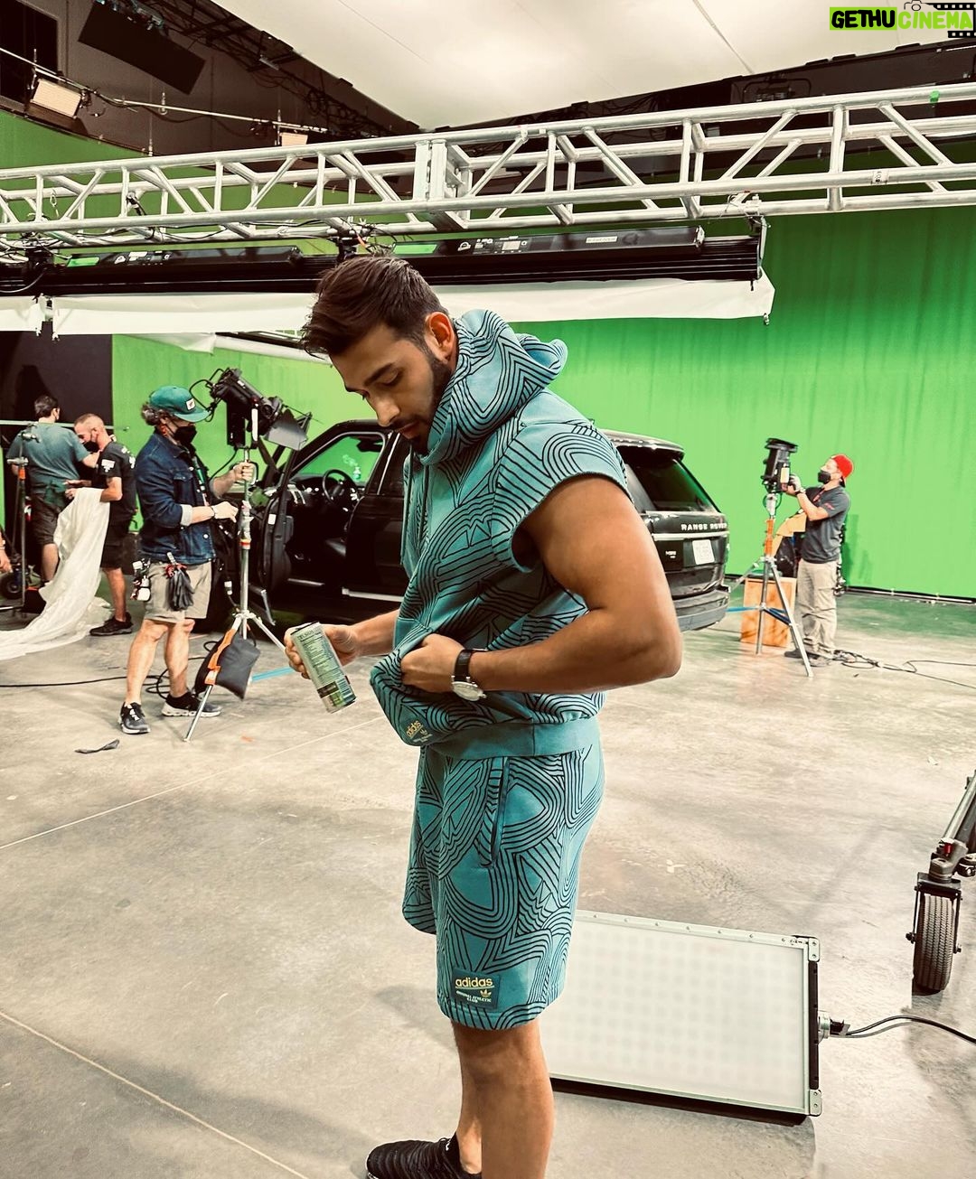 Sam Asghari Instagram - Had the pleasure to share the screen with some amazing talent. Check out @specialopslioness on @paramountplus 💪🏽🦁🎥