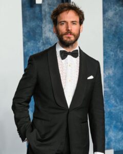 Sam Claflin Instagram - About the other night… Thank you @vanityfair for hosting me at the your epic post-Oscar shin dig on Sunday. Grooming: @barbaraguillaume Styling: @odellsstudios Suit: @dunhill