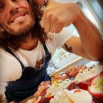 Sam Claflin Instagram – First kiddy cake bake 🧁