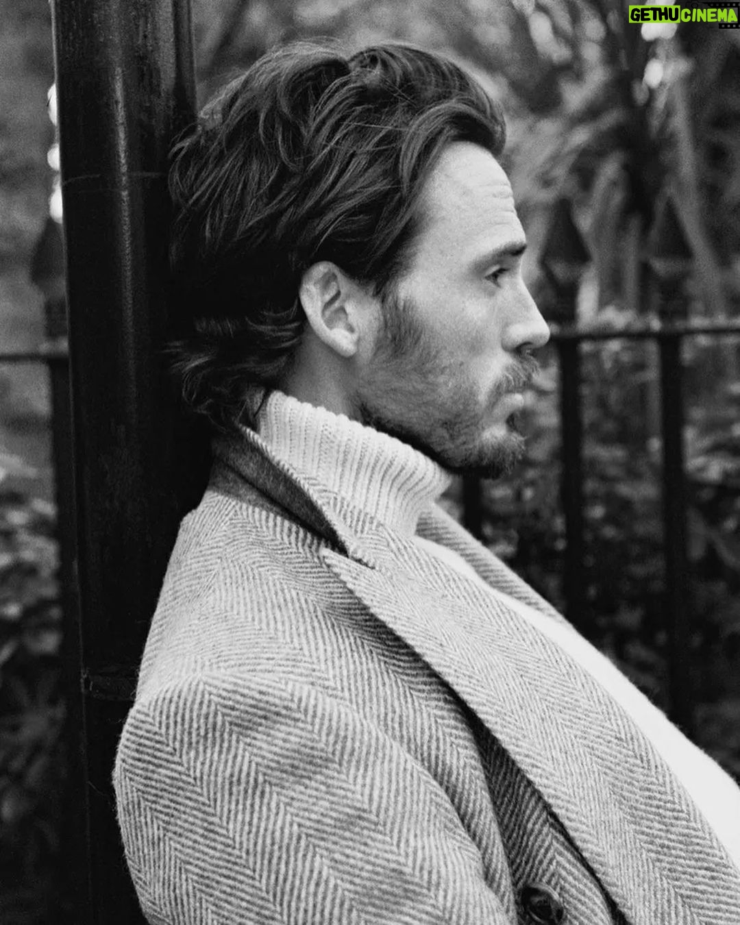 Sam Claflin Instagram - SAM x Instyle US 😎 * * Photographer- @rosalineshahnavaz Styling- @odellsstudios Grooming- @joemillshair Interview- @averibaudler * * #samclaflin #daisyjonesandthesix #billydunne #rocknroll