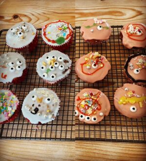 Sam Claflin Instagram - First kiddy cake bake 🧁