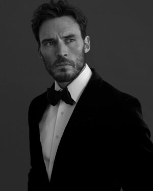 Sam Claflin Instagram - What a week it’s been! 
Such a unique and surreal experience celebrating all things @daisyjonesandthesix. 

A huge thank you to everyone who gave us this huge boost. To all of those who voted for us. Believed in us. And continue to champion us. 

An extra special shout out to the whole Daisy family. The cast, the crew, all the people at @hellosunshine and @amazonprime. I frickin’ love you all. 

I’m so honoured to have played a part in this magical journey, so thank you for having me. 🙏🏻

📸: @manfredbaumann
Grooming: @barbaraguillaume
👔: @tomford 
Jewellery: @shopmaramcs 

@sjcommunications