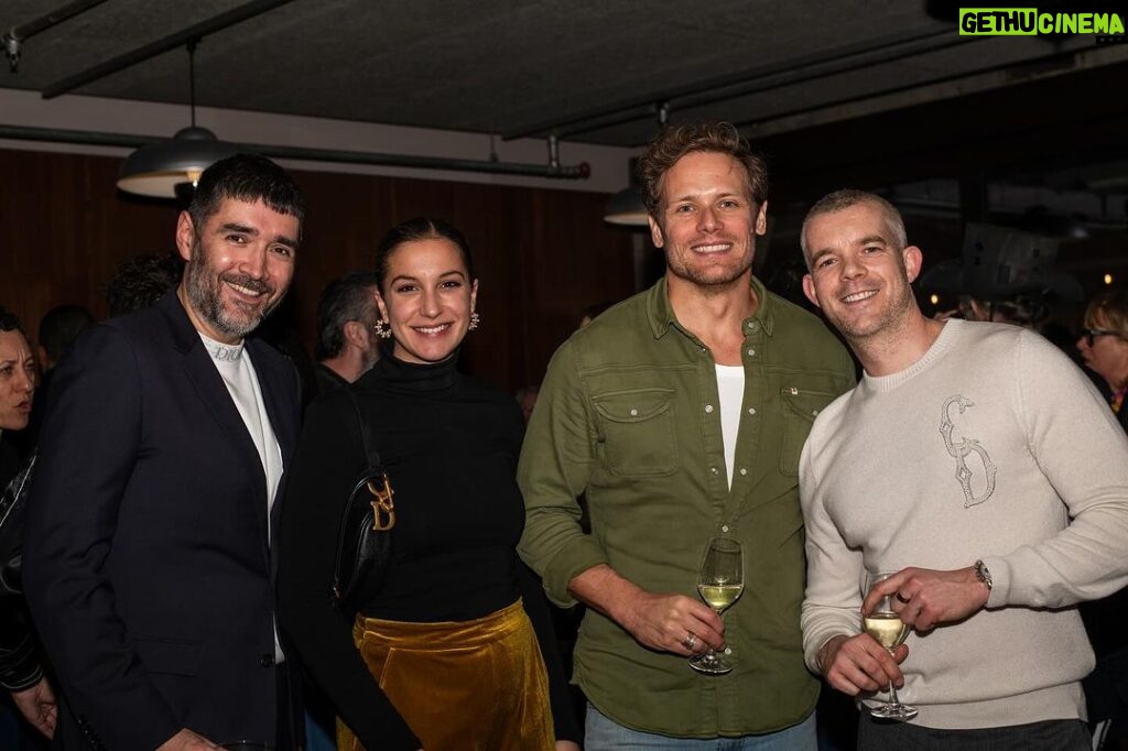 Sam Heughan Instagram - Congratulations @talkart Russell and Robert! 🙌 Fantastic evening rubbing shoulders with the most exquisite, talented artists and creators. What a wonderful celebration! ✨