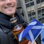 Sam Heughan Instagram – 🏴󠁧󠁢󠁳󠁣󠁴󠁿Happy St Andrews Day🏴󠁧󠁢󠁳󠁣󠁴󠁿

Stay warm this holiday season!
@sassenachspirits available 🇬🇧 🇺🇸