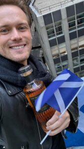 Sam Heughan Instagram - 🏴󠁧󠁢󠁳󠁣󠁴󠁿Happy St Andrews Day🏴󠁧󠁢󠁳󠁣󠁴󠁿 Stay warm this holiday season! @sassenachspirits available 🇬🇧 🇺🇸