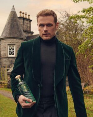 Sam Heughan Instagram - Tis the Sassenach Season… 🎄 

@sassenachspirits